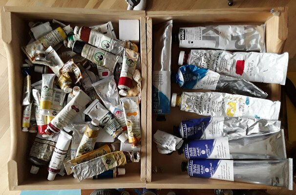 Luca Raimondi in the Studio: my colors in a box