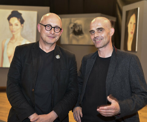 Thomas Pramhas in the Studio: Gratwanderung - Ausstellungseröffnung, 2015 (links: Architekt Klaus Hagenauer, rechts: Thomas Pramhas)