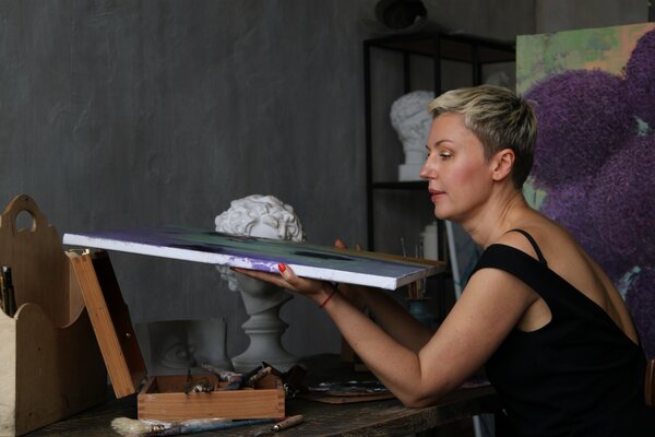 Olena Bogatska in the Studio