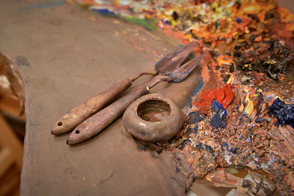 Evgeniy Monahov in the Studio: Palette, two palette knives and palette cup.