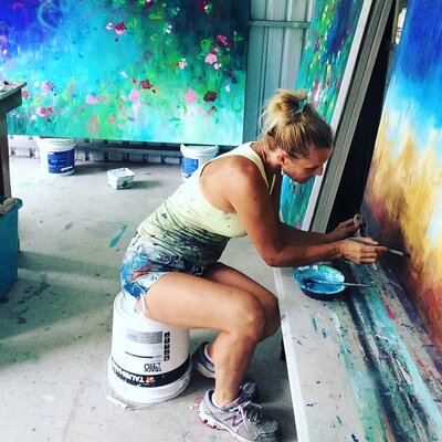 Belinda Nadwie im Studio: Sometimes a bucket makes a quick seat.