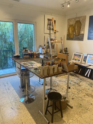Florence Maraine Bertrand in the Studio: Mon atelier est orienté plein ouest ce qui est très bien pour voir les couleurs