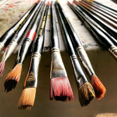 Barbara Piatti in the Studio: Mes pinceaux, outils important de travail.