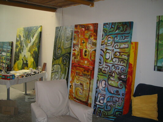 Barbara Piatti in the Studio: Atelier in Beijing. Mis à disposition d'Imagine Gallery où j'ai peint toutes mes  oeuvres inspirés de Pékin,Shanghai & Hong Kong.