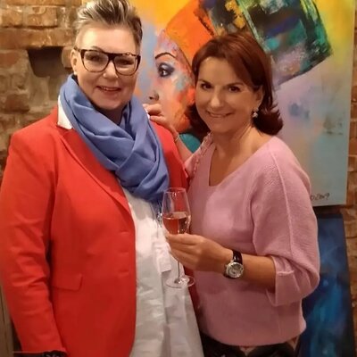 Manuela Rathje in the Studio: Charity zu Gunsten der Ukraine 2022 - hier mit Claudia Obert