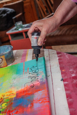 Manuela Rathje in the Studio: Signatur