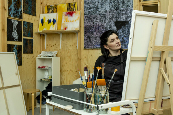 Jelena Antic in the Studio: working on an artwork