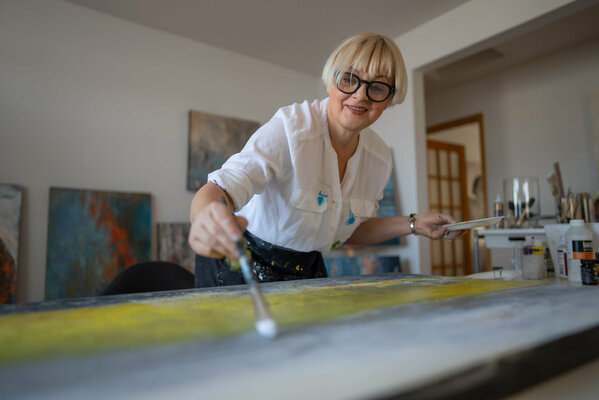 Daria Podemska in the Studio: working on my 2021 series "Tales from the secret garden"