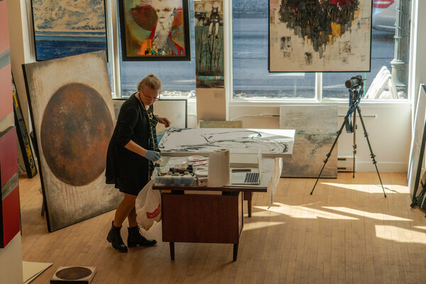 Daria Podemska in the Studio: Daria Podemska working at Alpha Art Gallery, starting new series "Planets"
