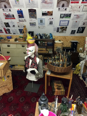 Manuella Muerner Marioni in the Studio: Mein Atelier - Mme De, die neue grosse Skulptur, die noch in Bearbeitung ist und mein Pinselarsenal.