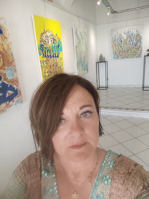 Sophie Delavague in the Studio: Dans une exposition galerie du port la Ciotat