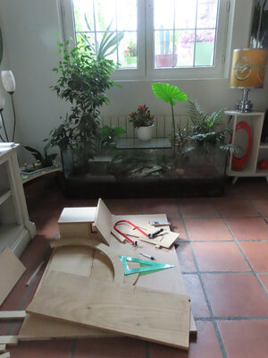 Pin Vega in the Studio: Zona de trabajo planta a calle. Orientada al Sur y al Oeste. Este espacio se halla entre la zona de trabajo de la planta sótano y la zona de trabajo superior.