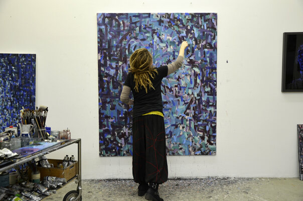 Ilona Ottenbreit in the Studio: In my studio working on Head M . 2022