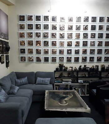Linda-Saskia Menczel in the Studio