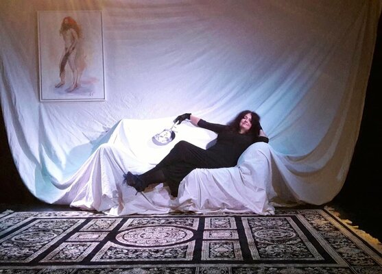 Nataliy Schenkmann in the Studio: Eine Ausstellung  Schauspielschule Koblenz.  Performance "  La DIVA"