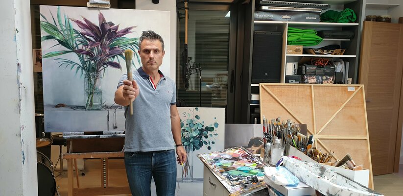 Juan Francisco Gomez Cambronero in the Studio: Mi Estudio. El lugar donde encuentro mi paz e inspiración