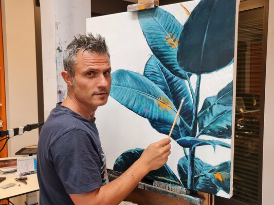 Juan Francisco Gomez Cambronero in the Studio: Pinceles, Colores, luz...Creatividad al poder!!