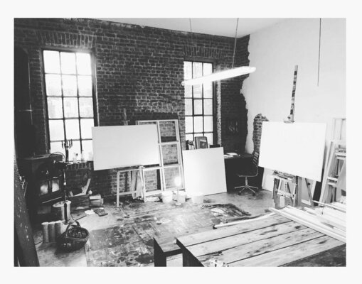 Danny Frede in the Studio: A Studio in Black and White looks more clean :-)