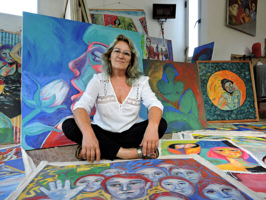 Raquel Sarángello in the Studio: I work in my art studio.