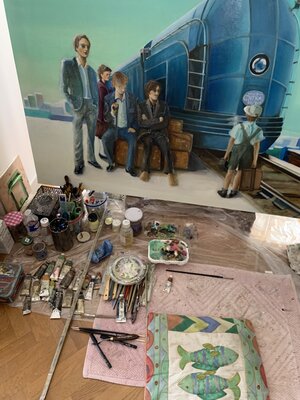 Lisbeth Buonanno in the Studio: Photo atelier séchage des toiles et travail au sol des oeuvres. L'artiste peint la plupart du temps agenouillé sur ce coussin qui la suit partout