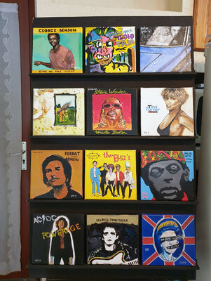 Philippe Abril in the Studio: Le présentoir à vinyles - acryliques sur toiles 20x20 cm - Série culture populaire