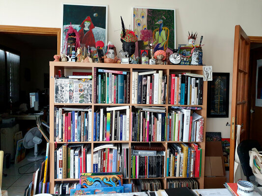 Philippe Abril in the Studio: Un atelier d'artiste c'est d'abord des livres, des centaines de livres, nourrir la création et savoir d'où l'on vient.