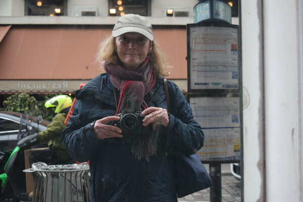 JO Tuck in the Studio: A photo of Jo Tuck  in Paris 2022