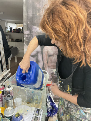 Giusy Lauriola in the Studio: io mentre  preparo la resina