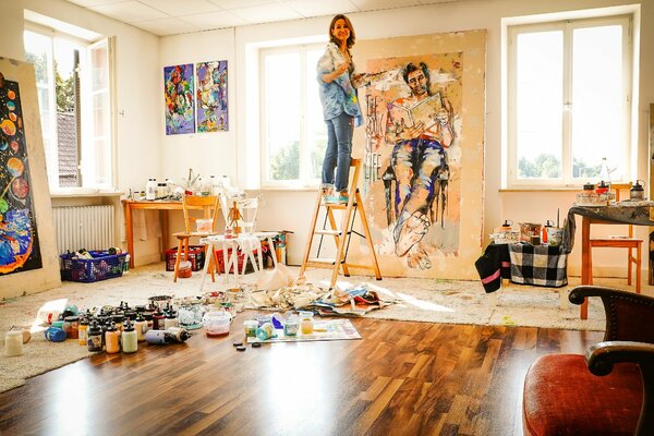 Sabina Bockemühl in the Studio: ...bei der Arbeit an meinem Gemälde "the book of life" (Foto Chris Weber)