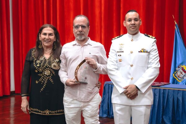 Didier Franco in the Studio: Recibiendo el reconocimiento a "trayectoria, vida y obra" EIDA 2025. Infantería de marina, Coveñas. Colombia.