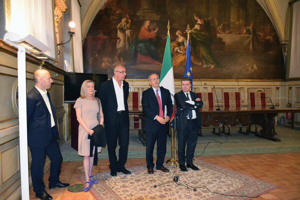Andrea Benetti in the Studio: Inaugurazione della mostra di Benetti alla Camera dei Deputati. I professori Silvia Grandi e Marco Peresani, curatori della mostra insieme ai Questori della Camera