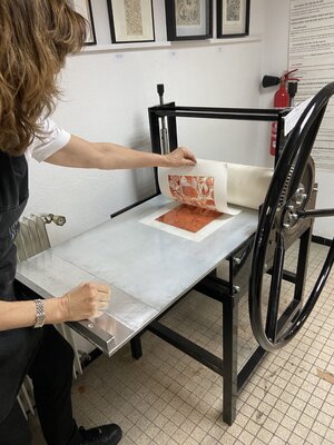 Sylvie Poupé in the Studio: Travail de gravure - Tirage sur ma presse