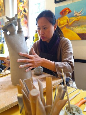 Yutao Ge in the Studio: Dans un création..