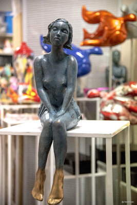 Nouna in the Studio: Titre Tamara    Bronze numerote 1/8  Patine bleue   pieds bronze poli
