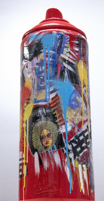 Nouna in the Studio: BOMBE EN RESINE 50CM DE HAUT HEME "  PHOTOS QUE J'AI PRISE  DANS UNE FAVELLAS DE RIO "OEUVRE UNIQUE NUMEROTEE COLLAGE /TAGS/PHOTOS DE FAVELLA PEINTURE ACRYLIQUE  /COLLAGE à la main/