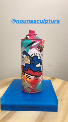 Nouna in the Studio: Bombes en resine  sur socle en resine "keith haring by Nouna" oeuvre unique