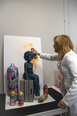 Nouna in the Studio: A l'atelier  " Nouna sculpture"