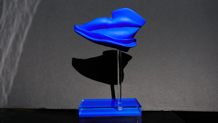 Nouna in the Studio: "KISS " BOUCHE BLEUE