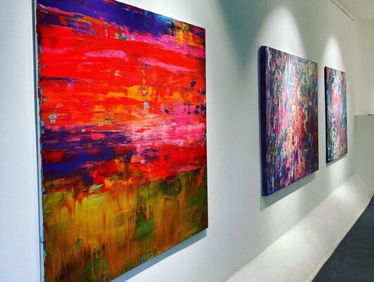 Diane Kuster in the Studio: Grau ist aus