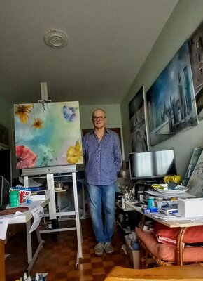 Davide Rodoquino in the Studio: Artista nello studio di fianco al quadro " Sguardo verso il cielo " ; opera esposta a Parigi alla Galleria Francis Barlier ; l'Esposizione collettiva organizzata da Horizon Paris 8 eme ; luglio 2024.