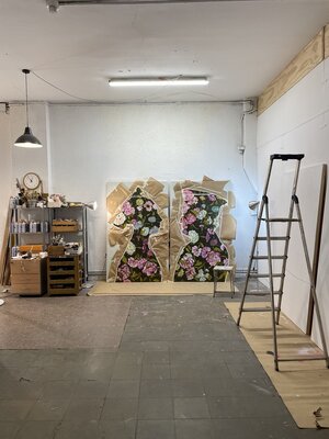 Karenina Fabrizzi in the Studio: Preparation of large-format commissioned paintings