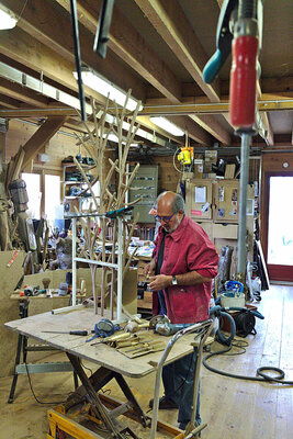 Marc Laffolay in the Studio: Dans l'ayelier sculpture - In the sculpture studio