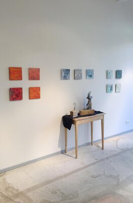 Ulea Wesemeyer in the Studio: Ausstellung im Salon Jungfrauenthal, Hamburg