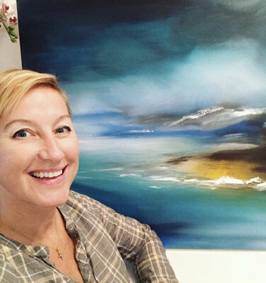 Cassia in the Studio: Moi avec mon oeuvre,  vendu par Singulart
