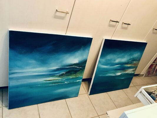 Cassia in the Studio: les tableaux en attente de se secher