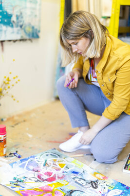 Barbara Piller in the Studio: Barbara Piller painting