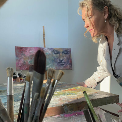 Ilona Hendriks in the Studio