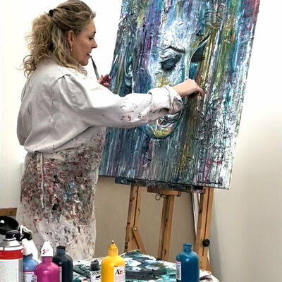 Ilona Hendriks in the Studio