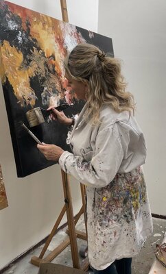 Ilona Hendriks in the Studio