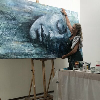 Ilona Hendriks in the Studio